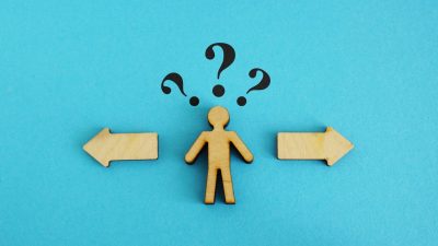 Wooden figure with 2 options. Concept of choosing between debt settlement and court